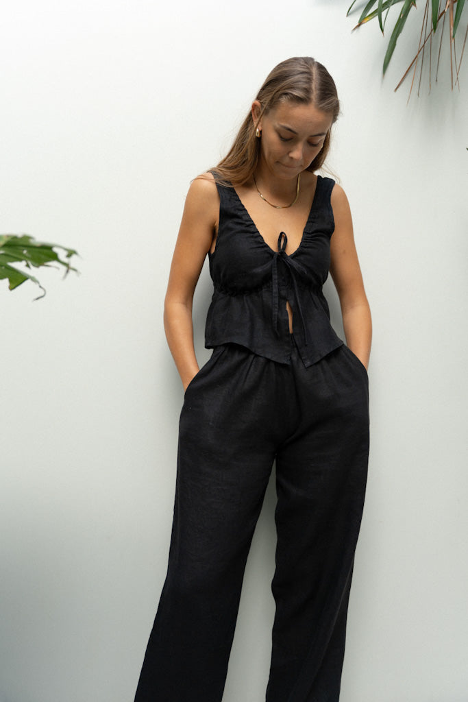 Noa pants in black